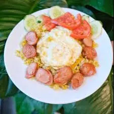 Hình ảnh Cơm chiên xúc xích 2 trứng opla