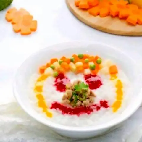 Hình ảnh Cháo cút hầm táo đỏ