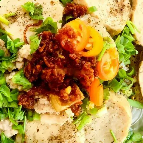 Hình ảnh Hoành thánh mì tươi khô bò viên