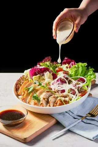 Hình ảnh Salad gà xốt phô mai và giấm balsamic