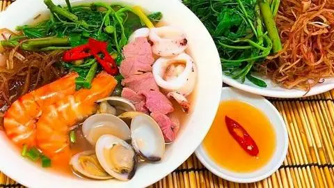 Hình ảnh Bún Thái Hải Sản Chua Cay