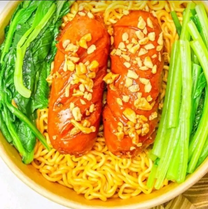 Hình ảnh Mì Trộn Xúc Xích Mắm Tỏi