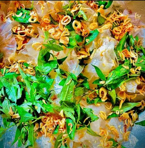 Hình ảnh Bánh tráng phơi sương muối hành phi