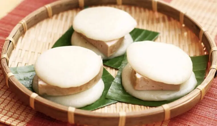 Hình ảnh Bánh dày kẹp chả chay 