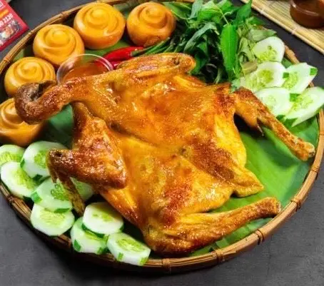 Hình ảnh Gà nướng sốt mắm nhĩ + 5 bánh bao