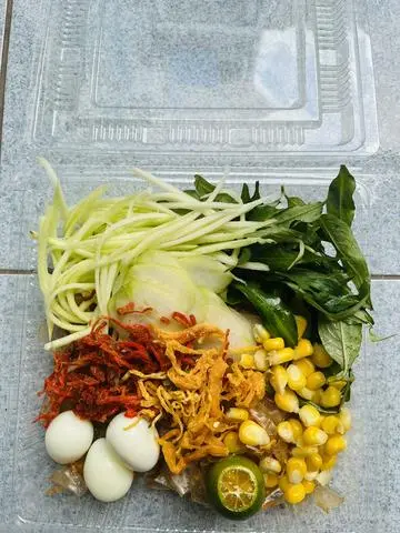 Hình ảnh Bánh Tráng Trộn Sa Tế Thập Cẩm