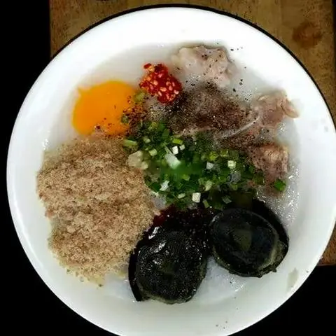 Hình ảnh Cháo Sườn Thịt Bằm Trứng Bách Thảo Trứng Gà Ta