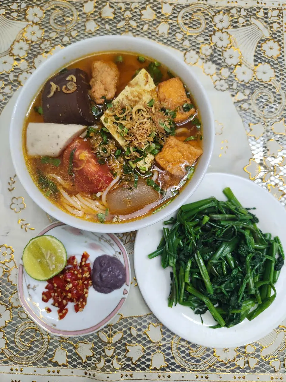 Hình ảnh Canh bún cua  mọc chả cây Sale 
