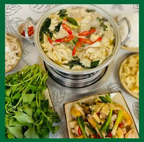 Hình ảnh lẩu gà lá é szie vừa 