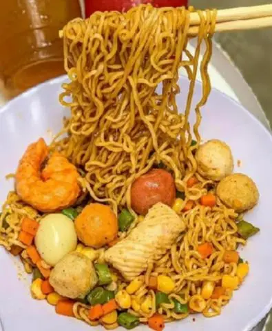 Hình ảnh mì trộn cá viên 
