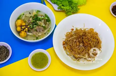 Hình ảnh Hủ Tiếu - Gà Xé Trứng Non
