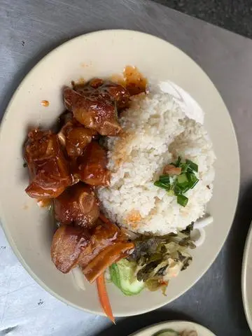 Hình ảnh Cơm tấm sườn non xào chua ngọt