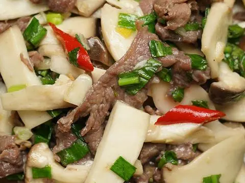 Hình ảnh Cơm bò xào nấm