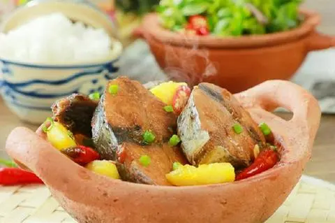 Hình ảnh Cơm niêu cá ngừ kho thơm + 1 nước tự chọn