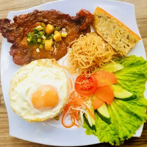 Hình ảnh Cơm tấm sườn bì chả trứng ốp la
