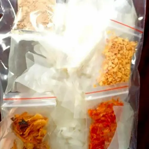 Hình ảnh Bánh tráng muối tỏi ruốc hành phi