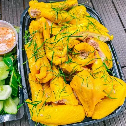 Hình ảnh Gà Ủ Muối Hoa Tiêu Nguyên Con ( Chặt Sẵn ) + Kèm 3 Hũ Sốt Chấm Muối Hoa Tiêu 