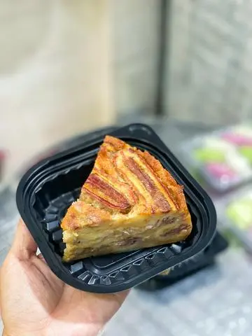 Hình ảnh 1 miếng - Bánh Chuối Nướng Bơ Sữa Cốt Dừa 