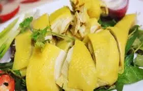 Hình ảnh 1/4 đùi gà chặt lá chanh