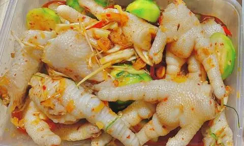 Hình ảnh Chân gà sốt thái nguyên xương size M