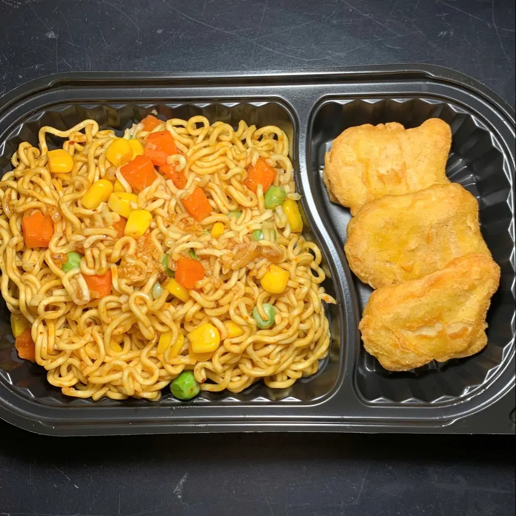 Hình ảnh Mì trộn indomie gà nugget (mềm)
