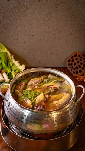 Hình ảnh Lẩu Gà Thảo Mộc