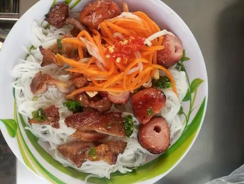 Hình ảnh bún thịt nướng nem nướng + 7UP