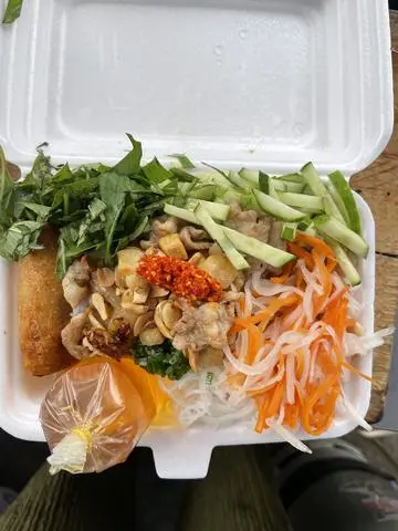 Hình ảnh Bún thịt xào- chả giò