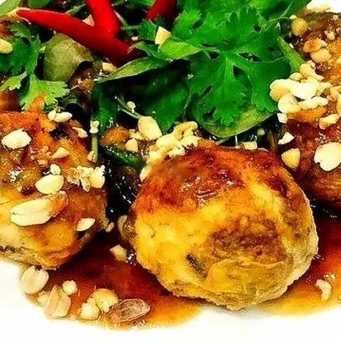Hình ảnh Hột vịt lộn xào me - phần 2 trứng