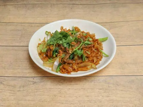 Hình ảnh Hủ tiếu xào sườn chiên