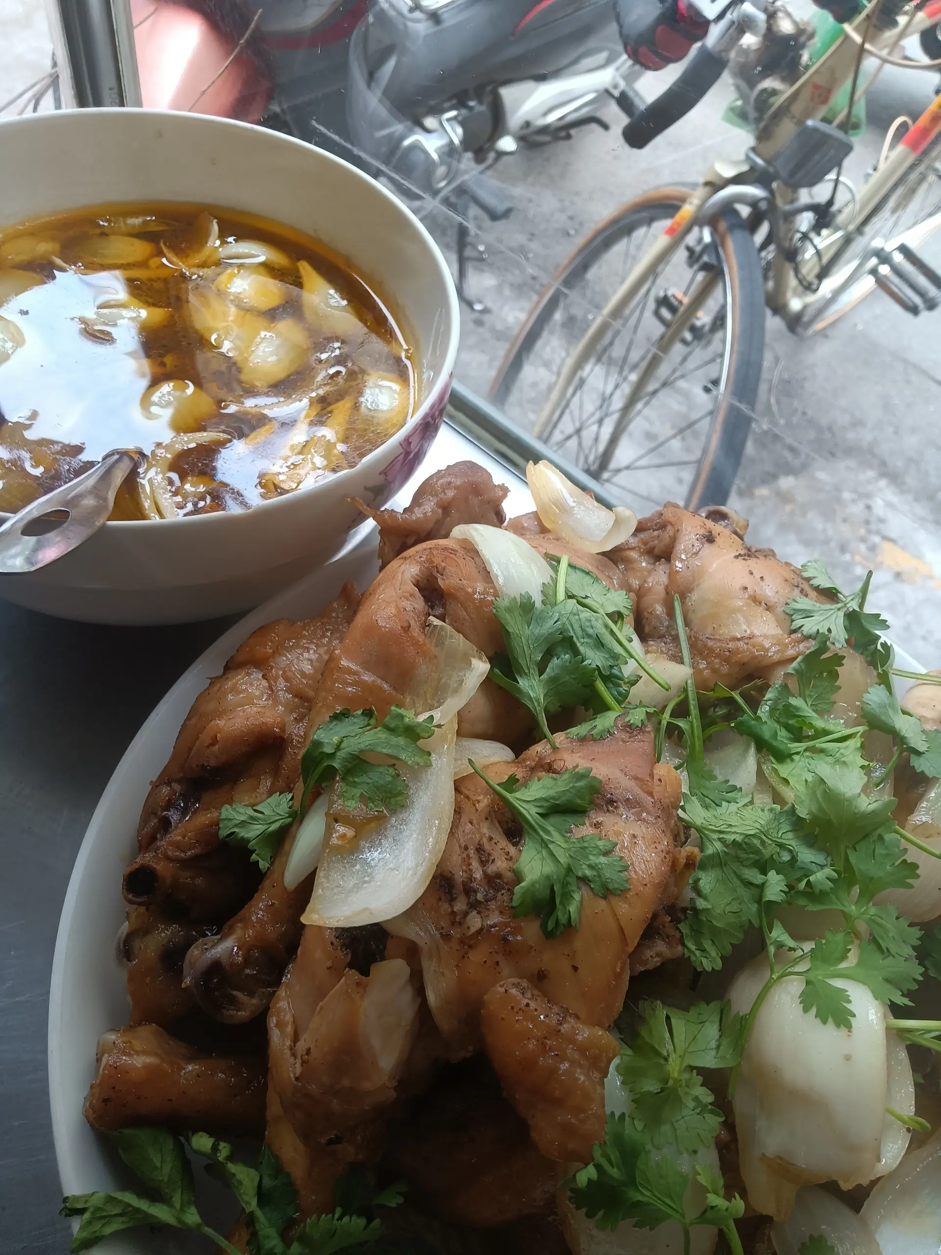 Hình ảnh Cơm Đùi Gà rô ti