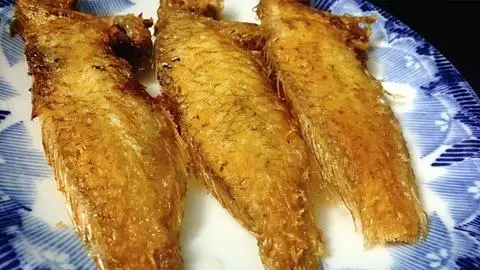 Hình ảnh Cá mó muối sả chiên 150g