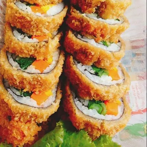 Hình ảnh 2 cuộn gimbap + 1 chai coca