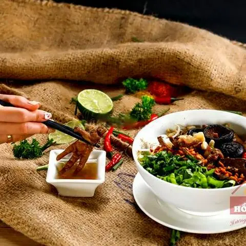 Hình ảnh Chân Gà Tiềm Nấm Đông Cô