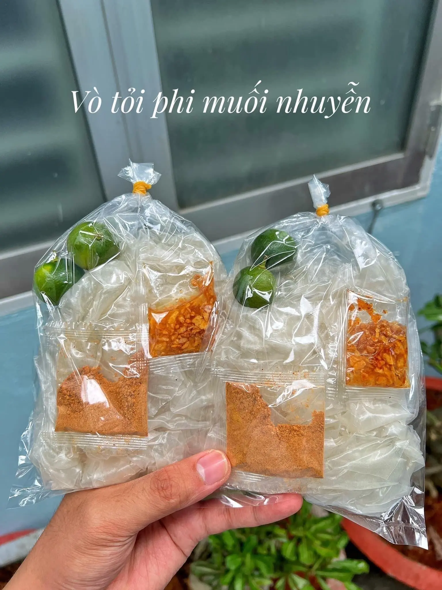 Hình ảnh bánh tráng tắc dầu tỏi muối nhuyễn 
