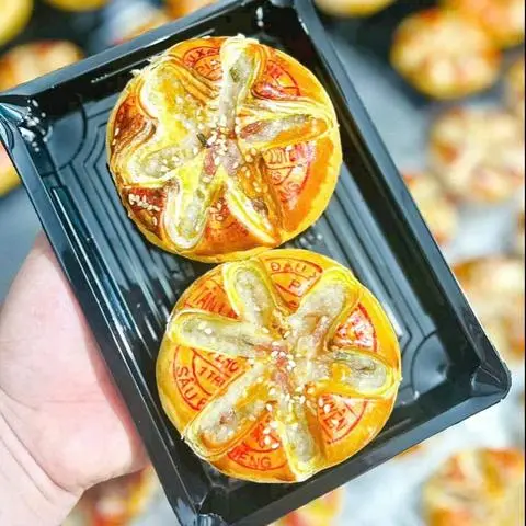 Hình ảnh Bánh Dừa Mặn Vỏ Pía 2 Cái