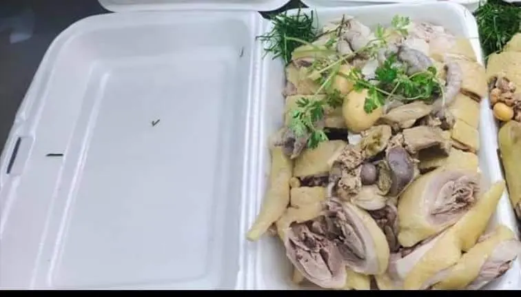 Hình ảnh Combo gà chặt lá chanh(gồm cháo,gỏi và lòng) 