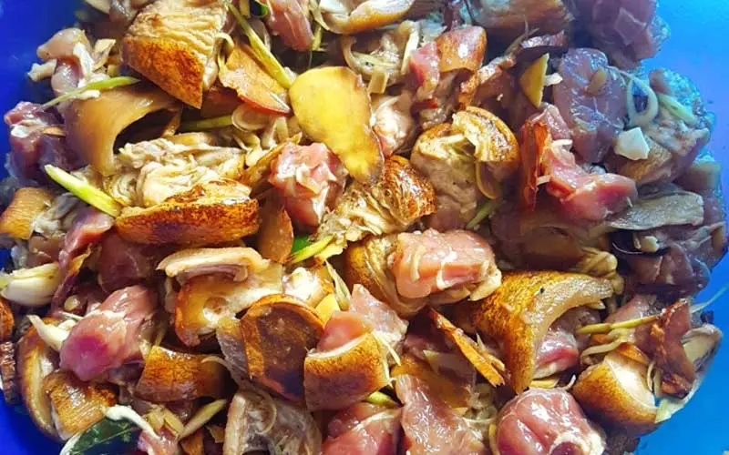 Hình ảnh Cơm Tai Mui Heo Kho Giả Cầy