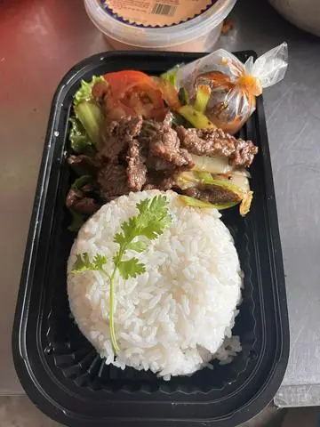 Hình ảnh Cơm Bò Mỹ Xào Sate Đặc Biệt