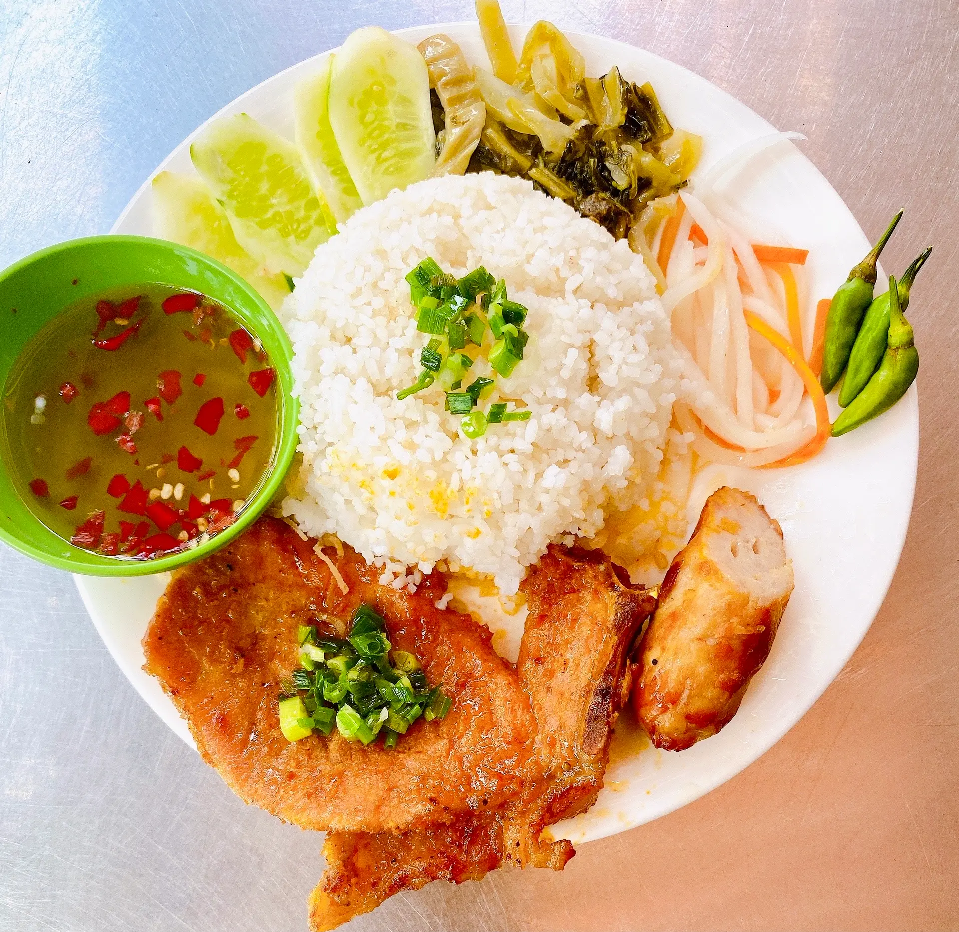 Hình ảnh Cơm Tấm Sườn Nem Nướng
