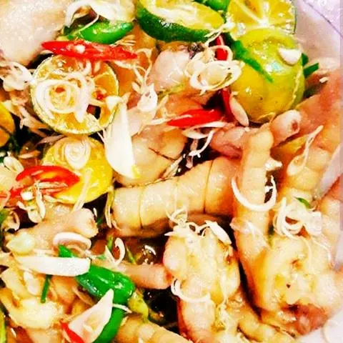 Hình ảnh Chân gà sả tắc 2 vị phần nhỏ 