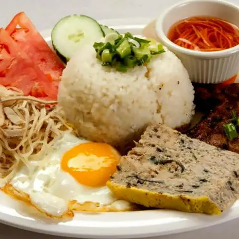 Hình ảnh cơm tấm sườn-bì-chả-trứng ốp la