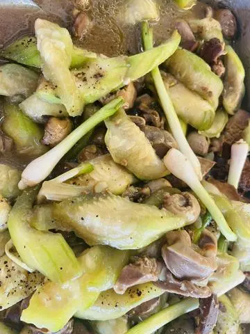 Hình ảnh Cơm lòng mề xào mướp 