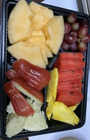 Hình ảnh Khay Hoa Quả Mix Size Đại ( Xoài + Dưa Vàng + Bưởi + Ổi)