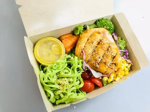 Hình ảnh Mì rau củ - ức gà nướng sốt Teriyaki