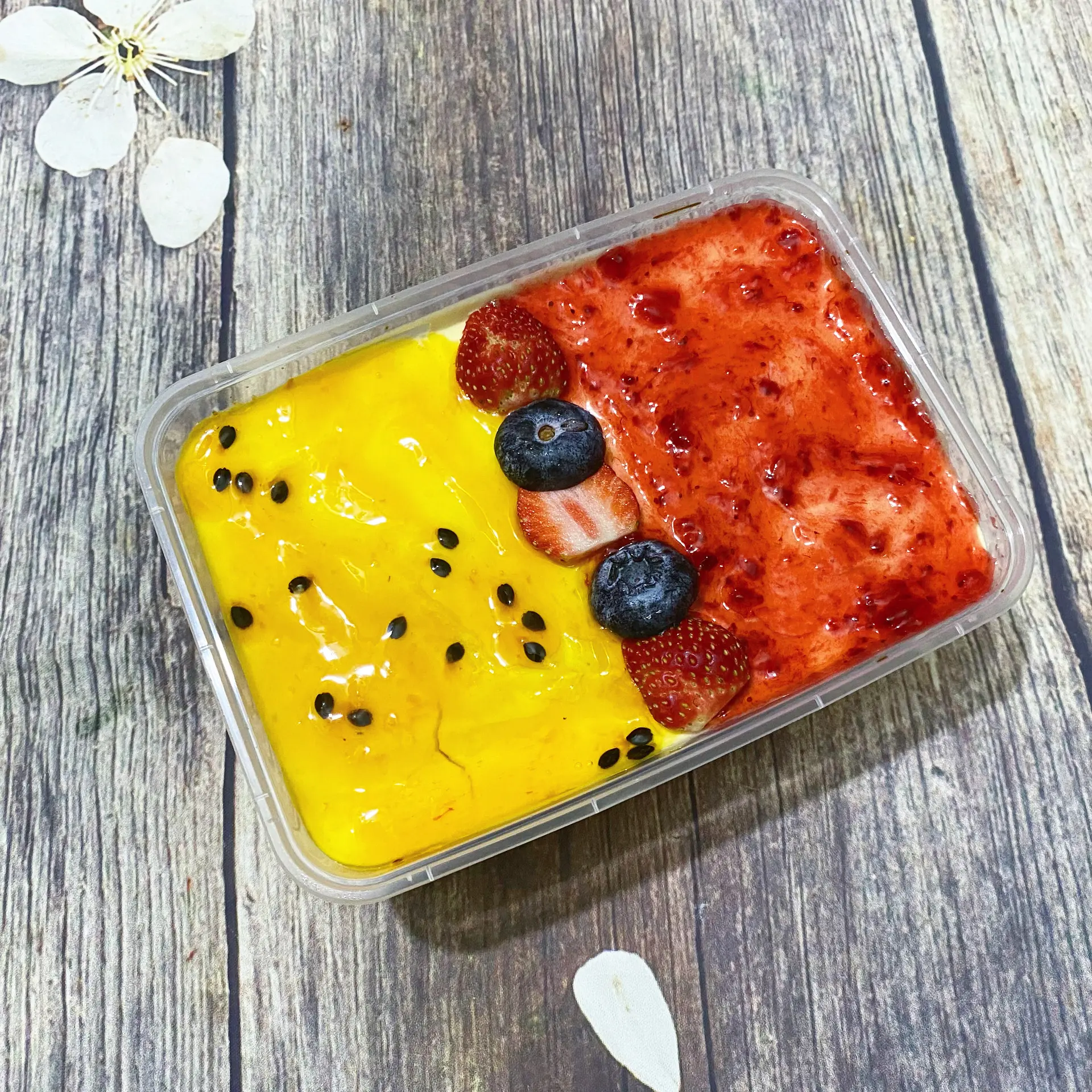 Hình ảnh Tiramisu dâu mix chanh dây