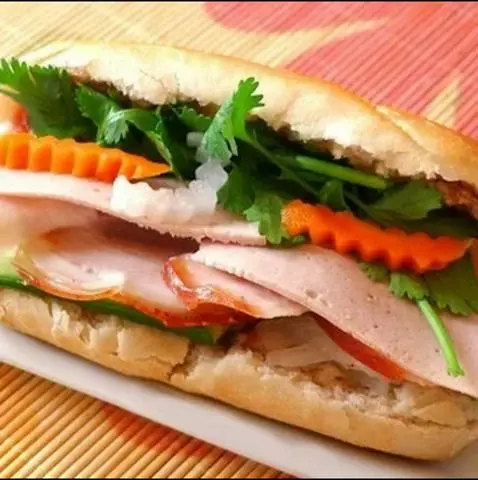 Hình ảnh Bánh mì thịt chả