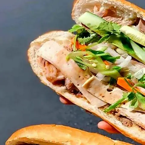 Hình ảnh Bánh mì chả lụa