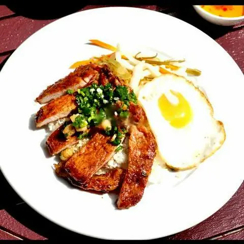Hình ảnh cơm tấm sườn-trứng