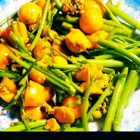 Hình ảnh trứng non xào bơ bắp 